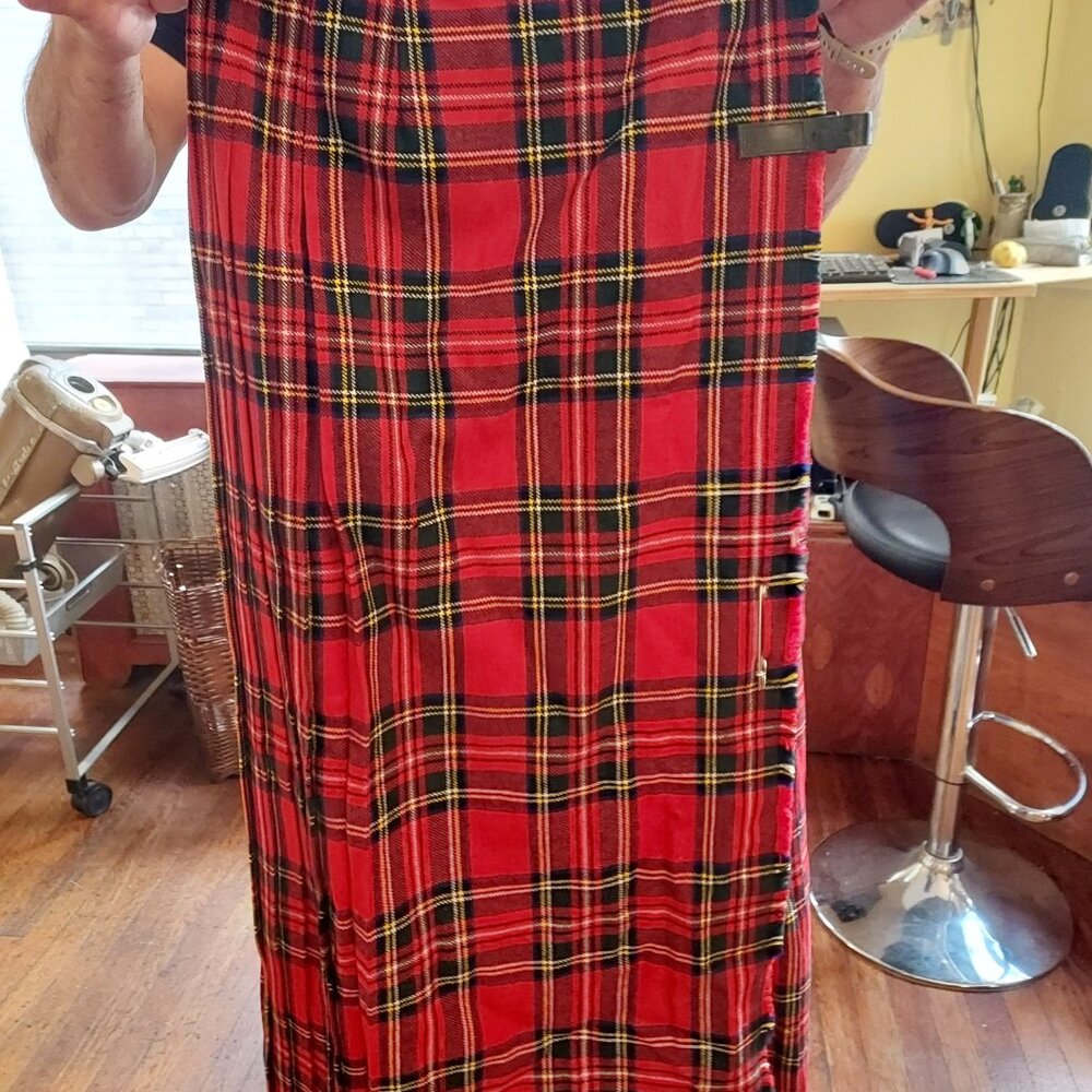 Real Scottish Full Length Kilts & Fair Isle Sweater - Picture 2 of 6